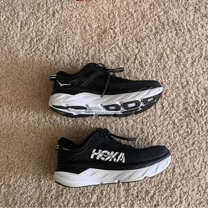 Hoka Women’s BONDI 7 size 8 black and white